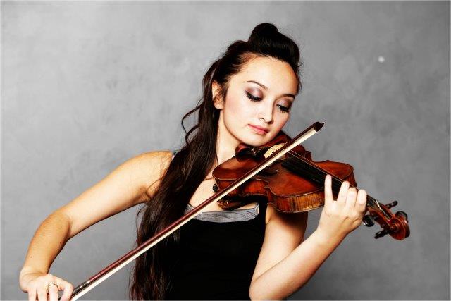 female violin player mysore